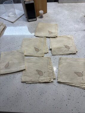 Set of 6 italian Embroidered Cream Dinner Napkins